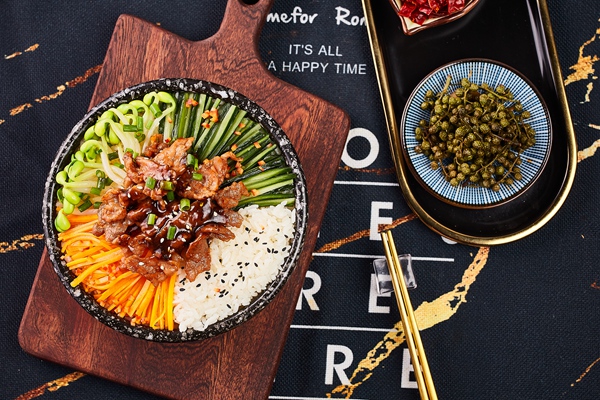 嗒嗒米石锅拌饭加盟总部电话是多少？加盟费用明细表