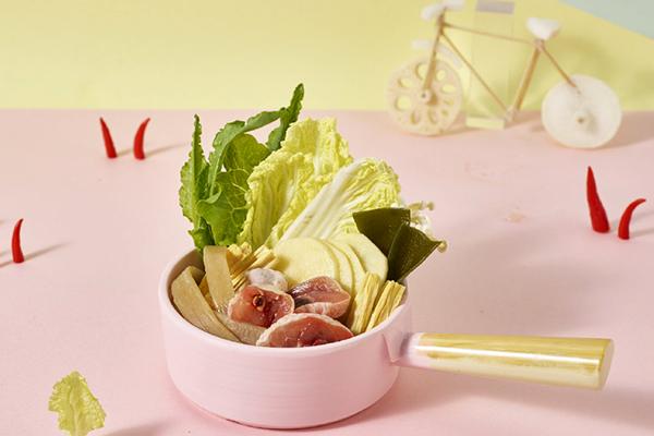 老街称盘麻辣烫加盟商诉苦不懂经营，两大技巧为您助力