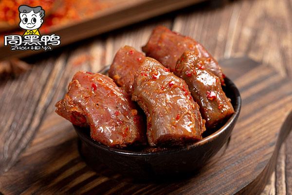 加盟周黑鸭真的赚到钱了吗？导购小妹初次创业收获成功