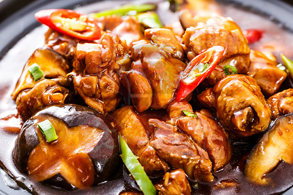 丫妞滚筒炒鸡加盟店靠谱吗?新手开店需要注意什么?