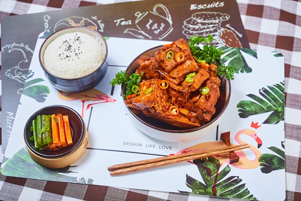 开一家食力派排骨饭挣钱吗?食力派排骨饭加盟费多少