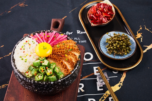 小木屋石锅拌饭加盟费官网：2023价格表+加盟热线