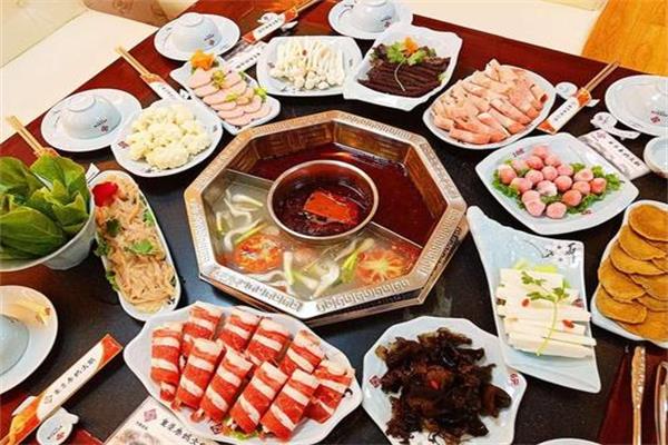 千串百味旋转小火锅店加盟总部电话多少?加盟费用高吗?(图1)