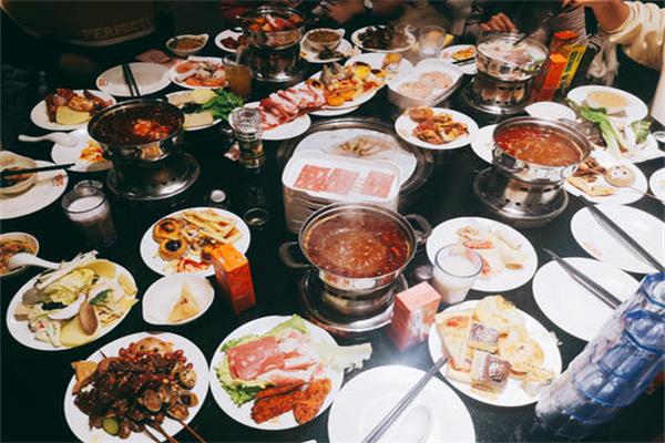 千串百味旋转小火锅店加盟总部电话多少?加盟费用高吗?(图2)