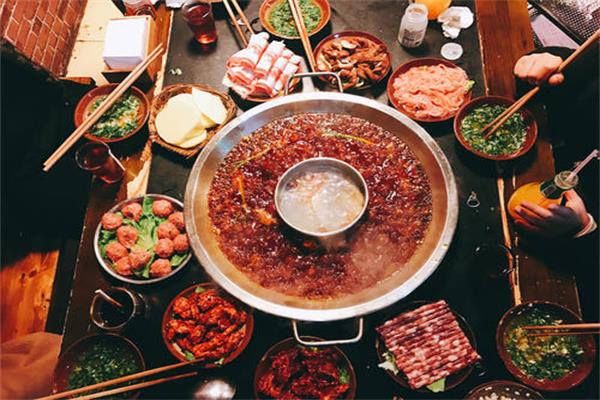 千串百味旋转小火锅店加盟总部电话多少?加盟费用高吗?(图3)