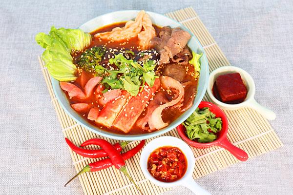 许小树麻辣烫加盟费条件:加盟许小树麻辣烫需要多少钱?(图1) 许小树麻辣烫加盟费条件:加盟许小树麻辣烫需要多少钱?(图1)