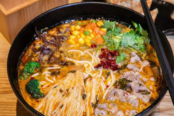 开一家青木米线总共投入多少钱？总部扶持开店/门槛低(图1)