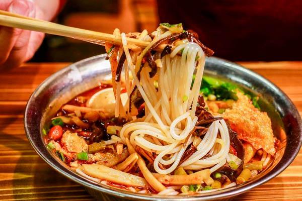 开一家30㎡好口福米线加盟费多少?加盟之后会有培训吗?(图3)