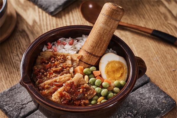 成都耿欢喜剁椒拌饭加盟费需要投资多少钱?耿欢喜剁椒拌饭总部在哪里?(图2) 成都耿欢喜剁椒拌饭加盟费需要投资多少钱?耿欢喜剁椒拌饭总部在哪里?(图2)