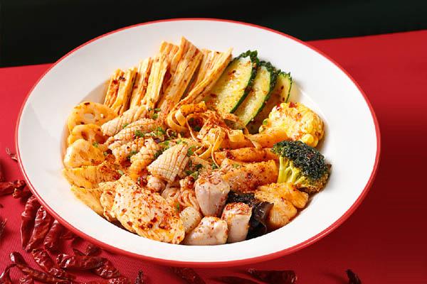 小夫妻麻辣烫加盟总店在哪?加盟该品牌会不会亏本?(图3) 小夫妻麻辣烫加盟总店在哪?加盟该品牌会不会亏本?(图3)