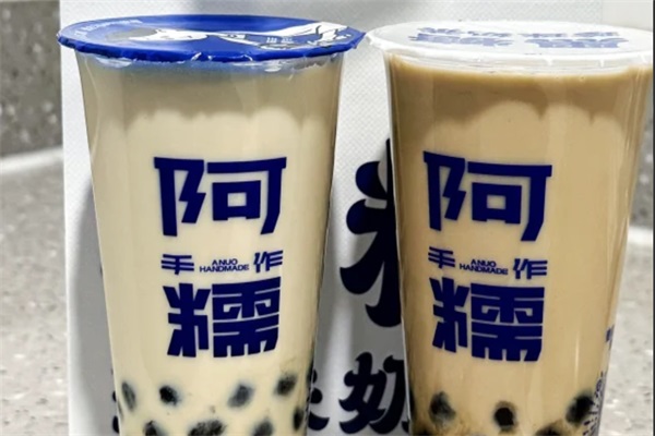 阿糯手作黑糖珍珠奶茶加盟费多少钱？阿糯手作奶茶加盟总部官网电话
