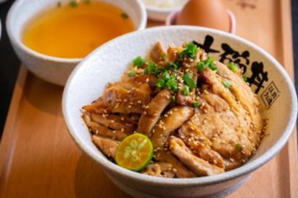 熊吞大碗丼日式烧肉饭加盟费,熊吞大碗丼烧肉饭官网(图2)
