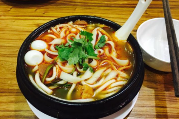 姐弟俩土豆粉加盟费多少钱?小投资,轻松开店(图2) 姐弟俩土豆粉加盟费多少钱?小投资,轻松开店(图2)