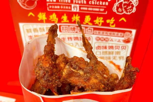 刘婉婉生炸妙龄鸡加盟费电话：2026刘婉婉生炸妙龄鸡加盟到底赚钱吗？