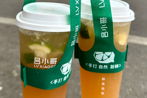 吕小哥奶茶2026还能加盟吗:总部400电话(图1) 吕小哥奶茶2026还能加盟吗:总部400电话(图1)